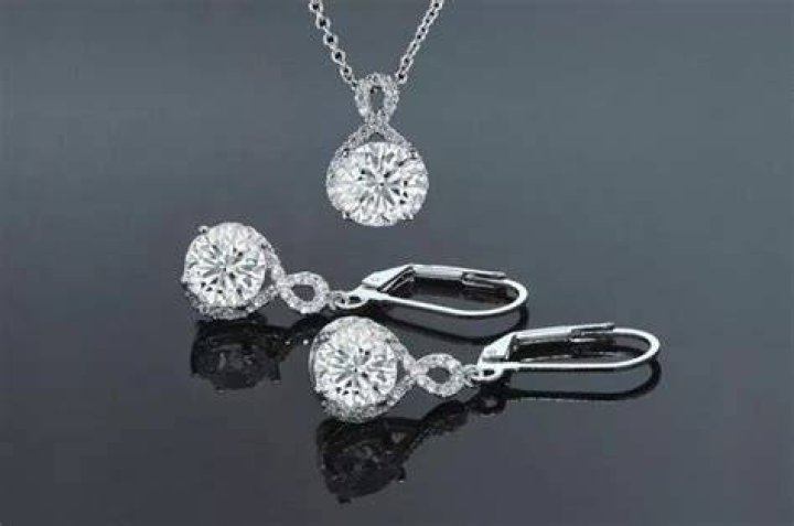 What is Swarovski Elements jewelry?